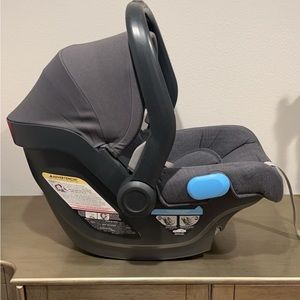 Mesa by Uppababy.carseat Greyson color.non smoking home, never been in accident